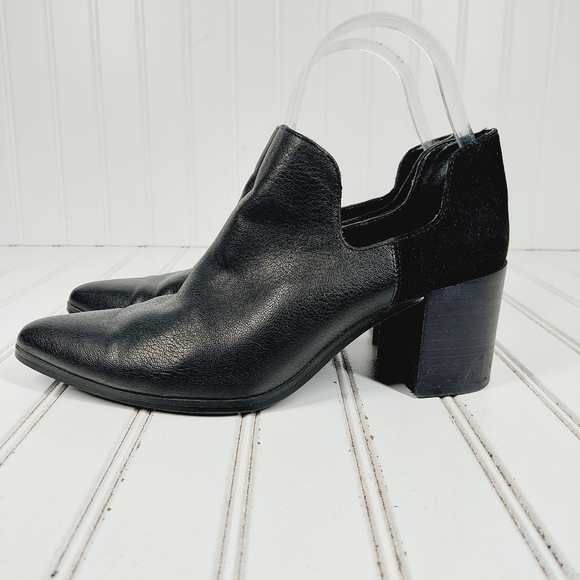 Charles David Black Leather Slip On Cut Out Block Heel Ankle Boots D833 - Picture 1 of 13